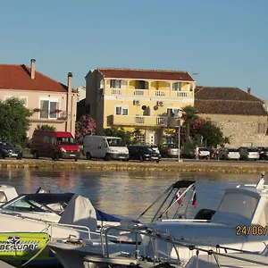 Renjak Apartment